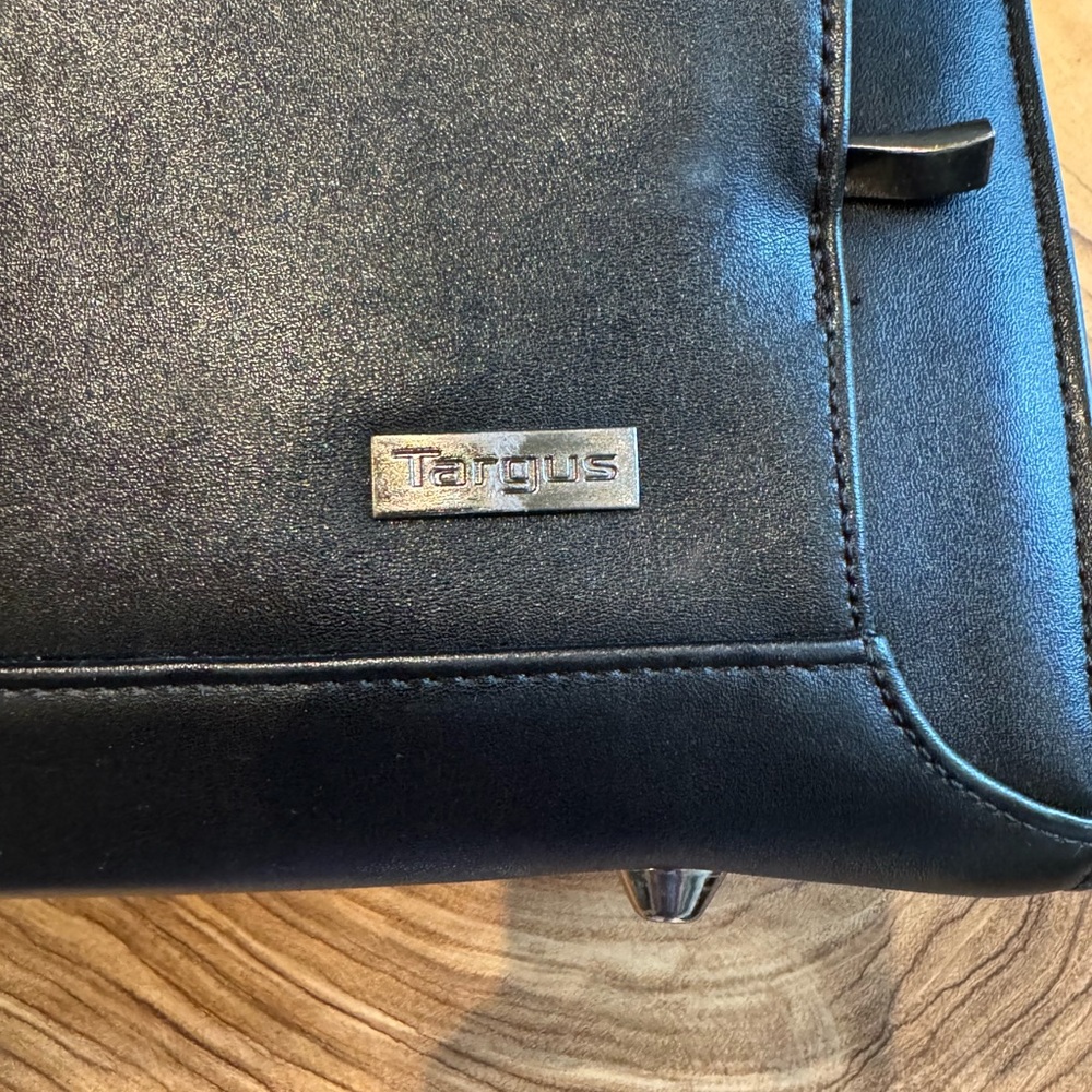 Targus Travel Laptop Bag - Picture 2 of 8